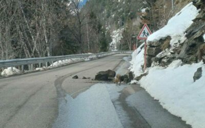 ATTENTION – Rocher sur voirie – Route des Villages ⚠️